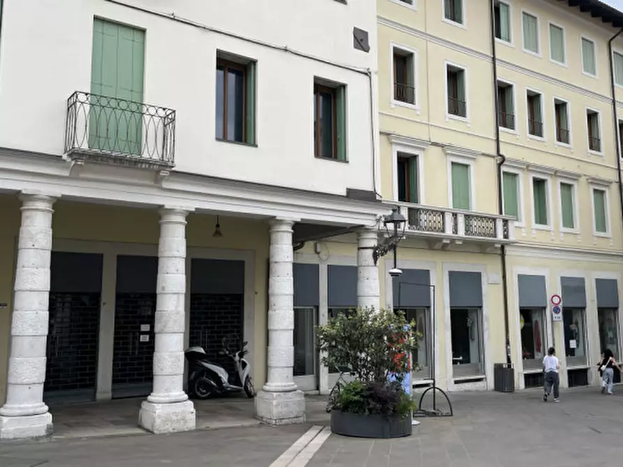 Immagine 1 di Negozio in affitto  in Piazzotto Monte Vecchio a Bassano Del Grappa
