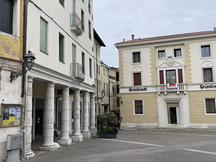 Immagine 3 di Negozio in affitto  in Piazzotto Monte Vecchio a Bassano Del Grappa