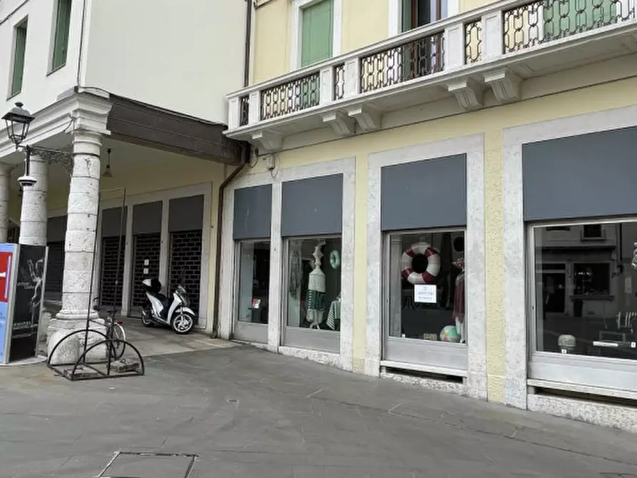 Immagine 4 di Negozio in affitto  in Piazzotto Monte Vecchio a Bassano Del Grappa