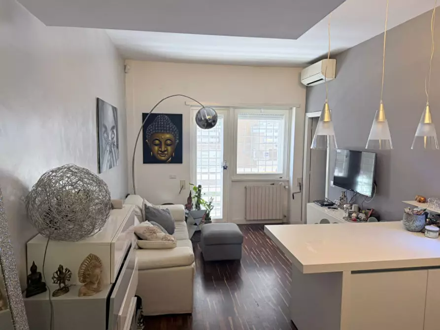 Immagine 5 di Appartamento in vendita  in Via Courmayeur a Roma