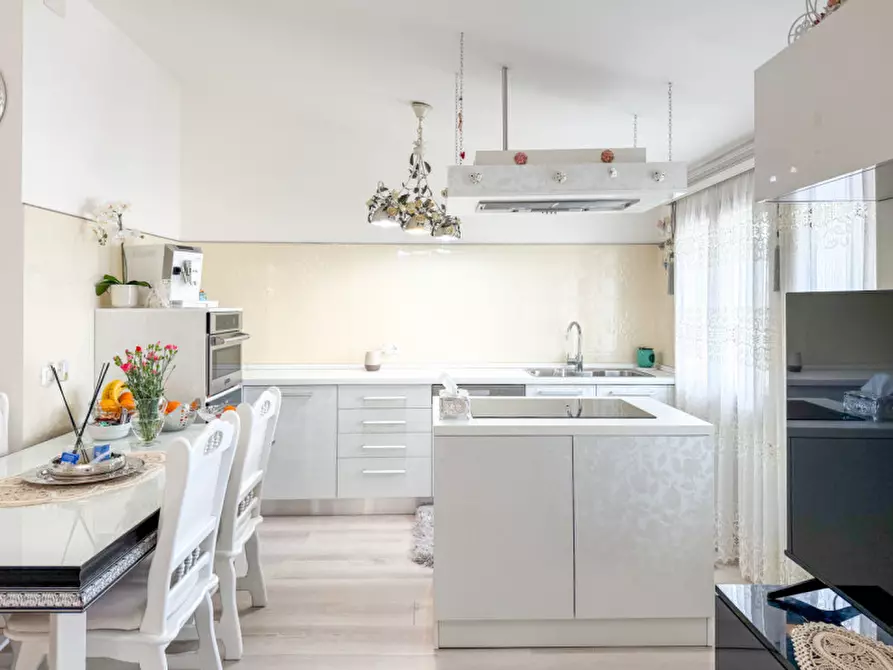 Immagine 1 di Appartamento in vendita  in Viale dei Colli a Cornuda