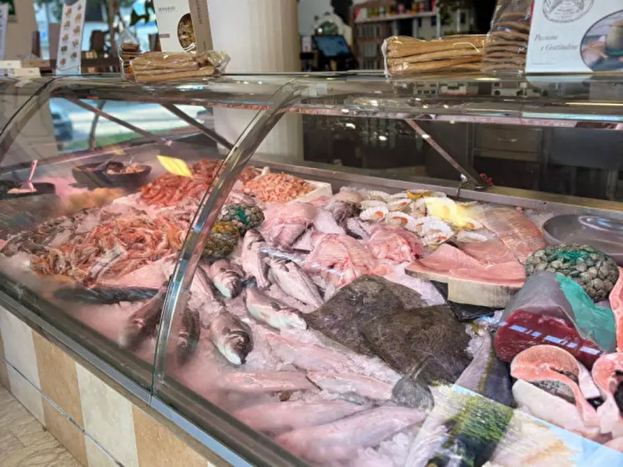 Immagine 1 di Attività commerciale in vendita  a Sacile