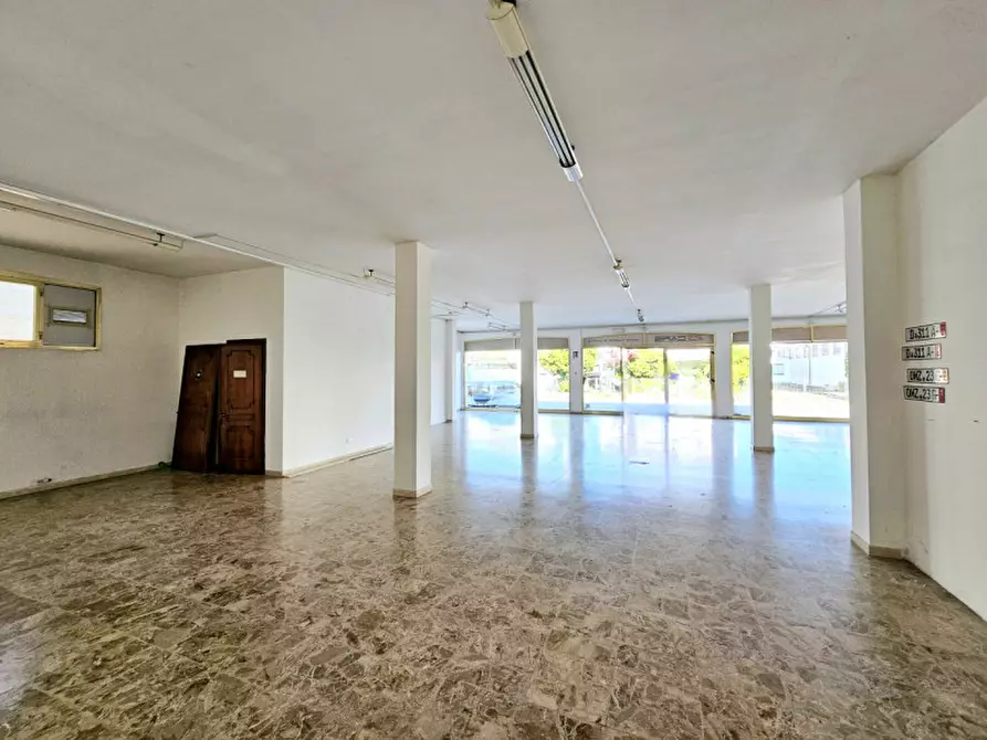 Immagine 4 di Negozio in vendita  in Viale Ungheria a Casale Di Scodosia