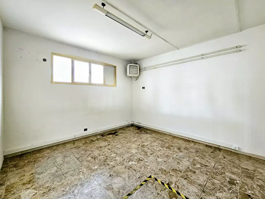 Immagine 5 di Negozio in vendita  in Viale Ungheria a Casale Di Scodosia