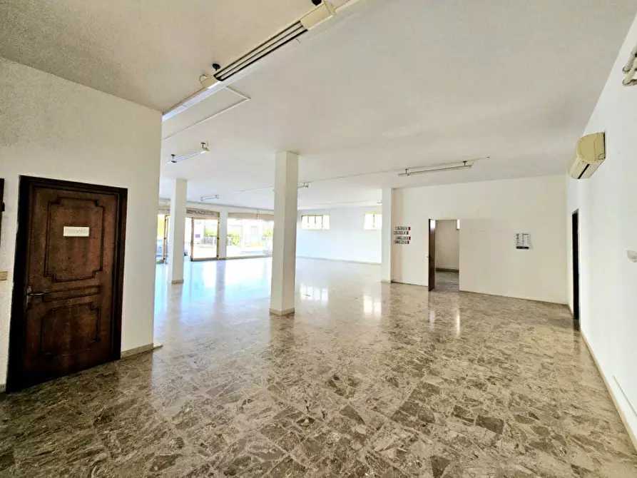 Immagine 7 di Negozio in vendita  in Viale Ungheria a Casale Di Scodosia