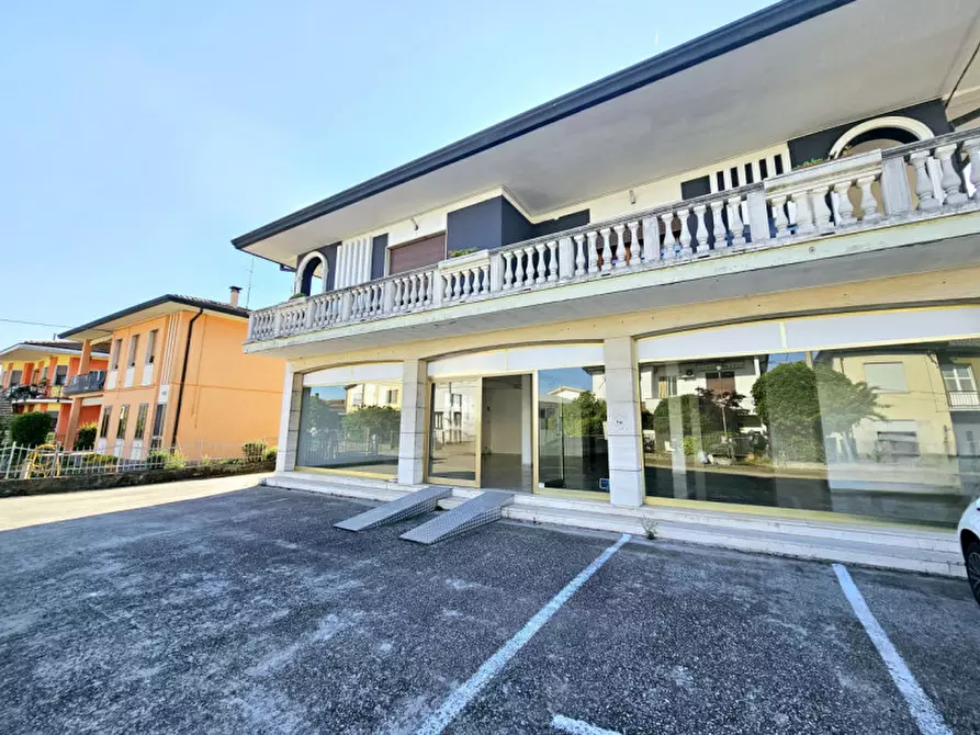 Immagine 9 di Negozio in vendita  in Viale Ungheria a Casale Di Scodosia
