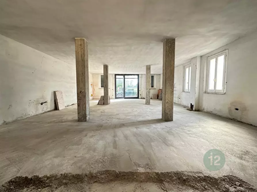Immagine 13 di Appartamento in vendita  in VIALE CIRCONVALLAZIONE,96 a Mirandola