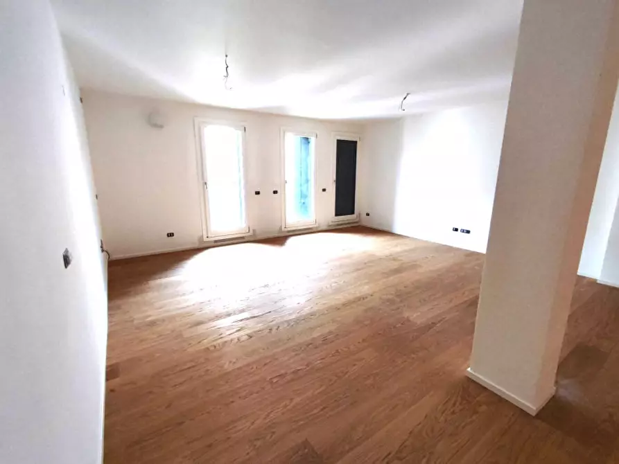 Immagine 1 di Appartamento in vendita  a Padova