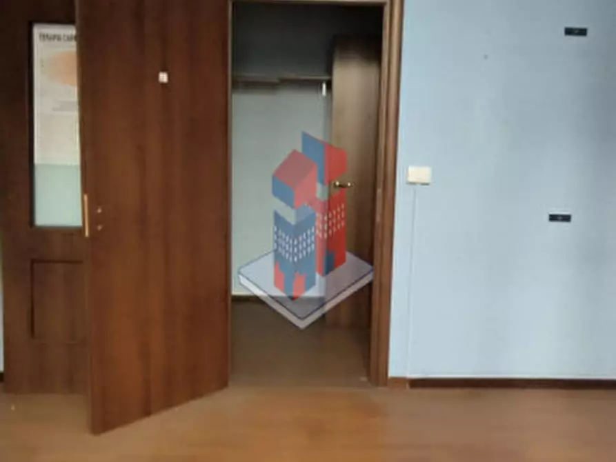 Immagine 33 di Ufficio in vendita  in PIAZZA NICOLA AMORE - VENDESI UFFICIO a Napoli