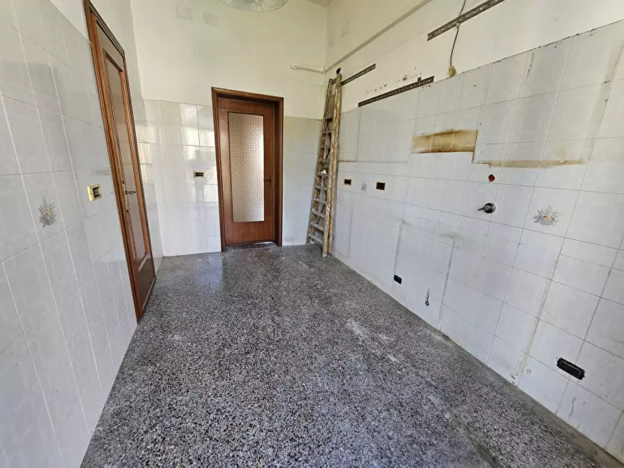 Immagine 16 di Appartamento in vendita  in Via Barrili a Savona