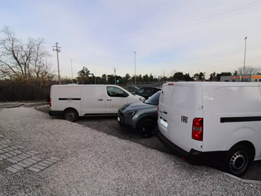 Immagine 12 di Attività commerciale in vendita  in viale marconi 16 monza a Monza