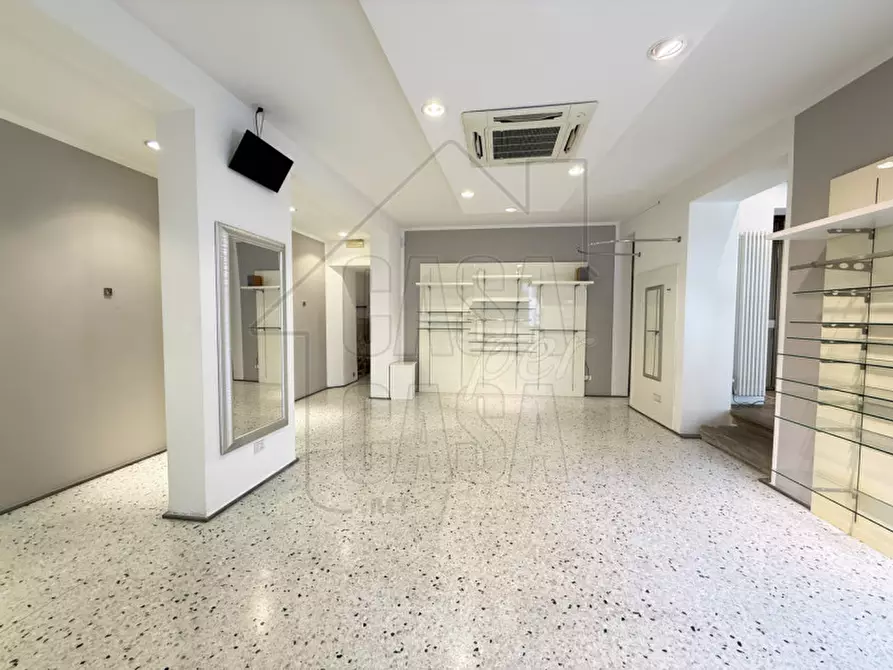 Immagine 1 di Negozio in vendita  in Via Roma a Monselice