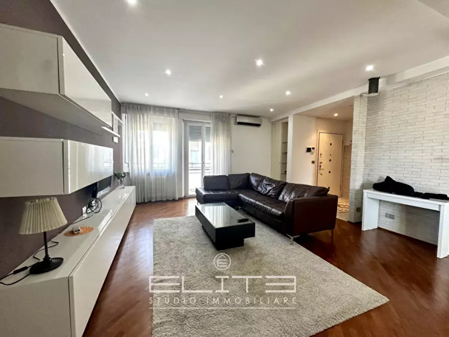 Immagine 3 di Appartamento in vendita  in Via Mario Torresi a Ancona