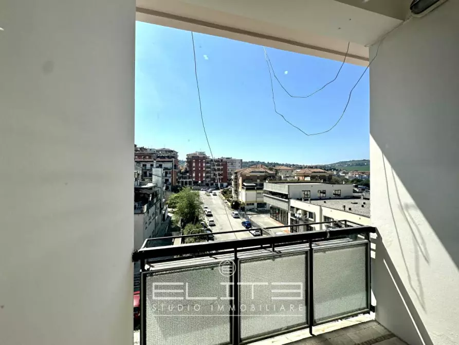 Immagine 7 di Appartamento in vendita  in Via Mario Torresi a Ancona