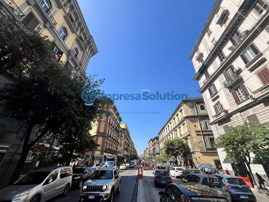 Immagine 1 di Attività commerciale in vendita  in Corso Umberto I a Napoli