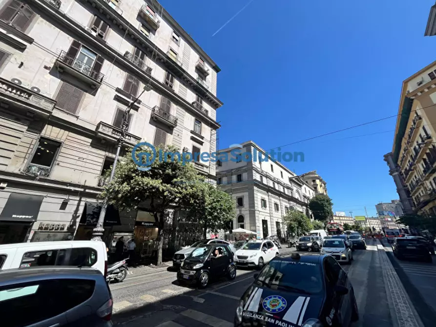 Immagine 2 di Attività commerciale in vendita  in Corso Umberto I a Napoli