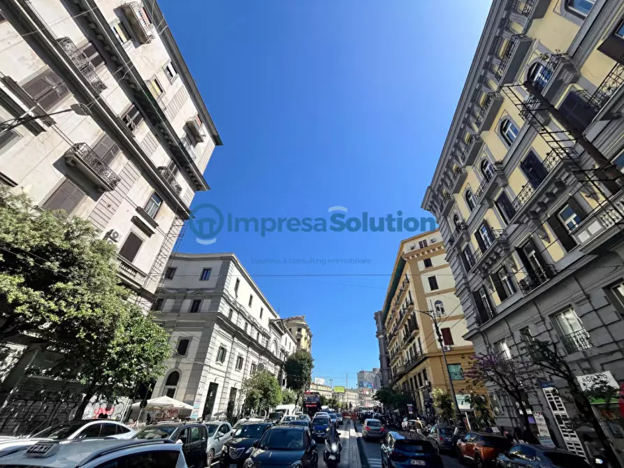 Immagine 3 di Attività commerciale in vendita  in Corso Umberto I a Napoli