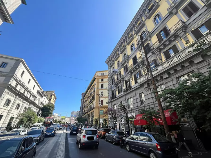 Immagine 4 di Attività commerciale in vendita  in Corso Umberto I a Napoli