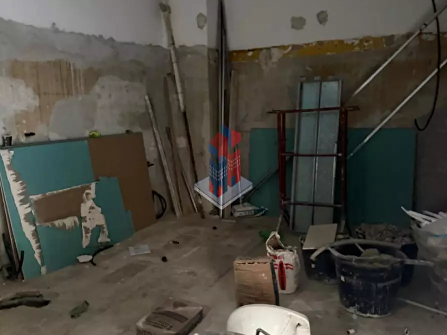 Immagine 11 di Negozio in affitto  in CHIAIA - LICEO UMBERTO a Napoli