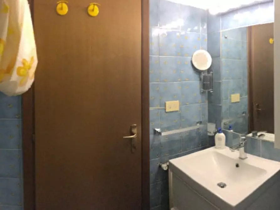 Immagine 13 di Appartamento in affitto  in Via San Leo, 34 a Roma