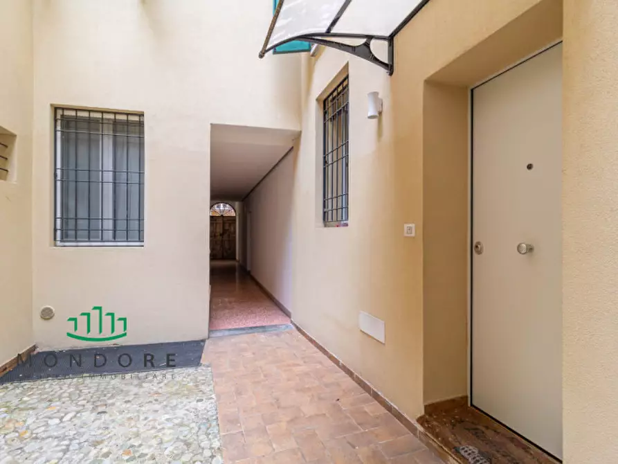 Immagine 10 di Appartamento in affitto  in VIA SANTO STEFANO a Bologna
