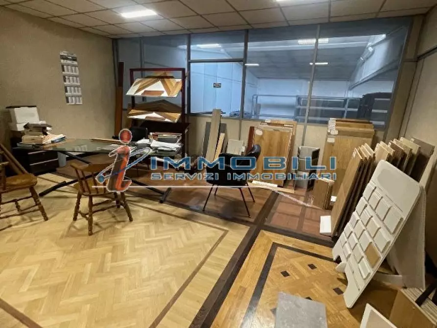 Immagine 4 di Laboratorio in vendita  in VIA INDUNO a Cinisello Balsamo