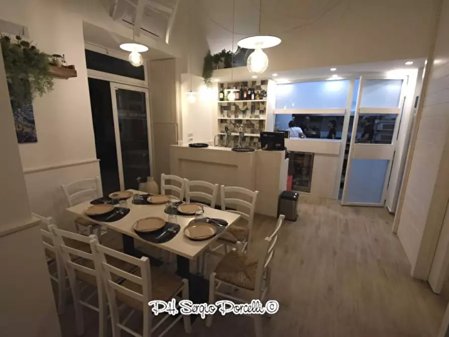 Immagine 9 di Attività commerciale in vendita  a Bisceglie