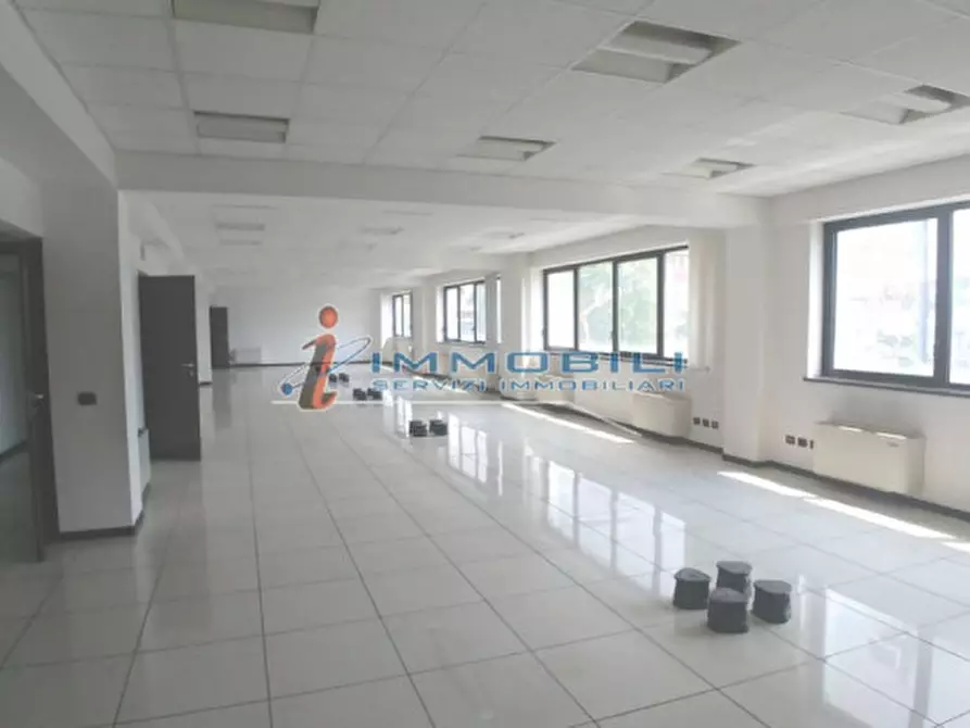 Immagine 10 di Ufficio in affitto  in VIA GROSIO a Milano