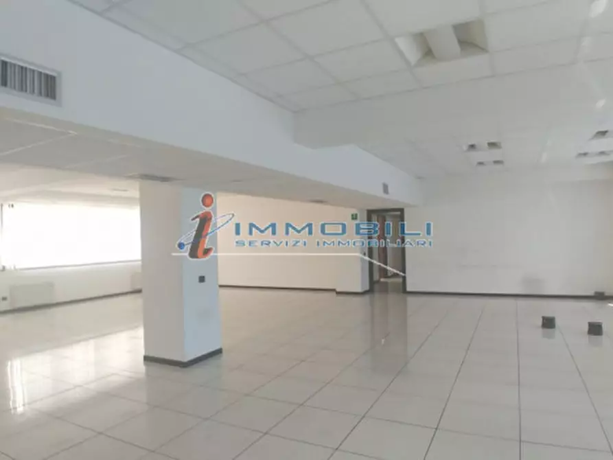 Immagine 15 di Ufficio in affitto  in VIA GROSIO a Milano
