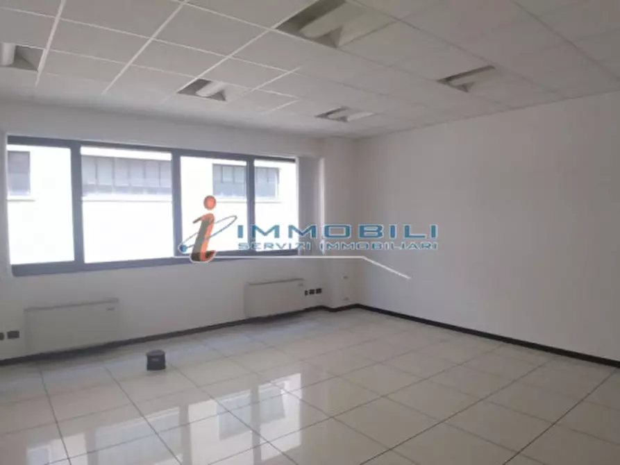 Immagine 16 di Ufficio in affitto  in VIA GROSIO a Milano