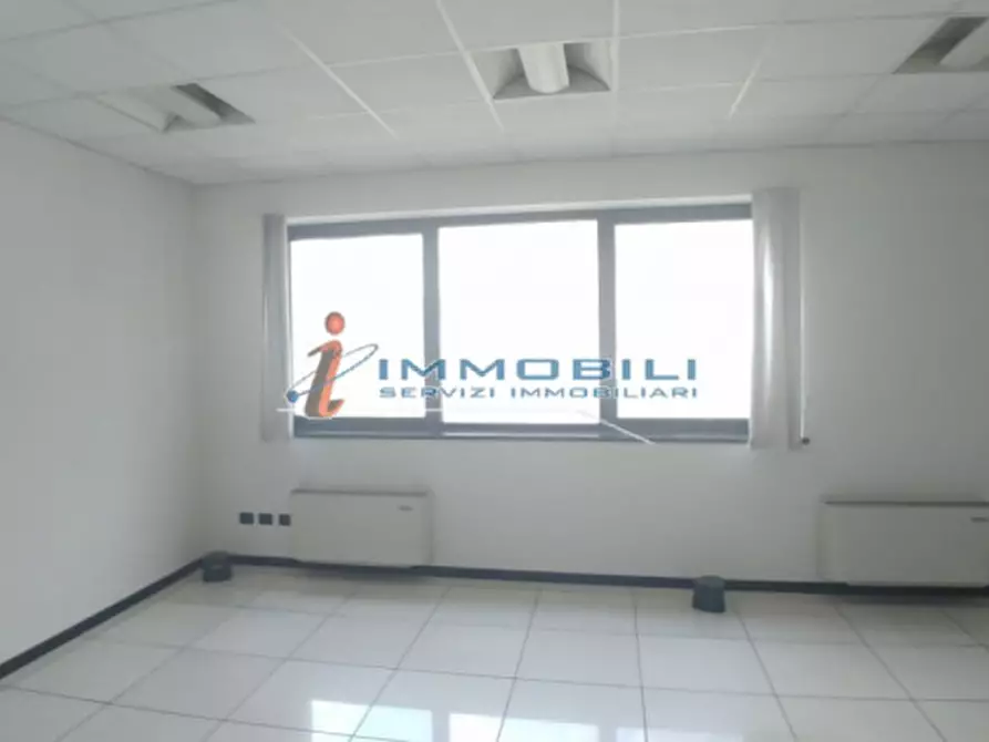 Immagine 19 di Ufficio in affitto  in VIA GROSIO a Milano