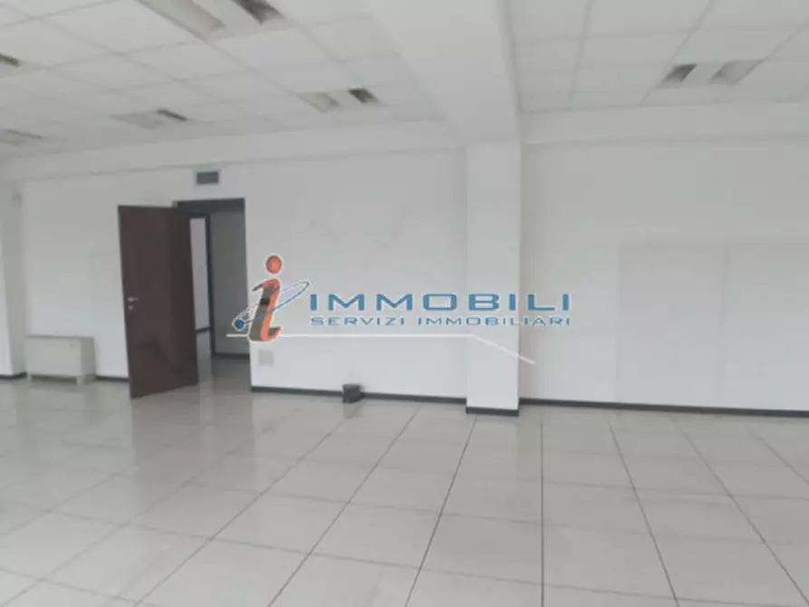 Immagine 20 di Ufficio in affitto  in VIA GROSIO a Milano