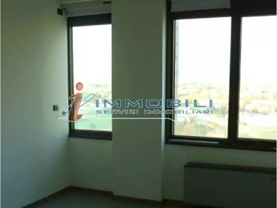 Immagine 3 di Ufficio in affitto  a Vimercate