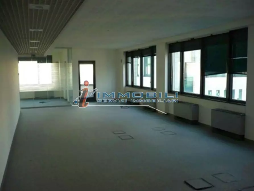 Immagine 5 di Ufficio in affitto  a Vimercate