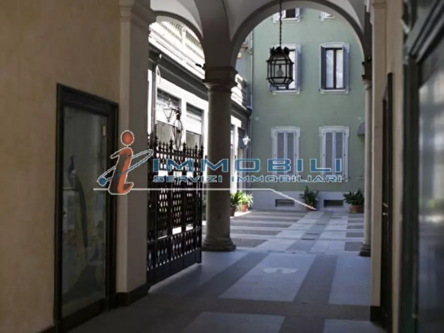 Immagine 15 di Ufficio in affitto  in VIA CONSERVATORIO a Milano
