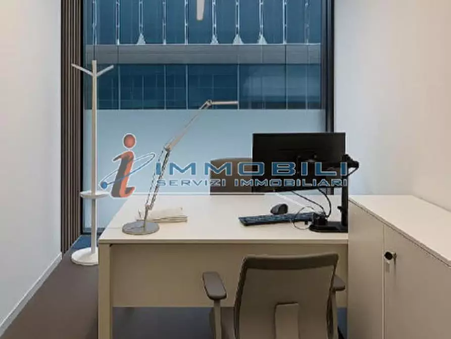 Immagine 2 di Ufficio in affitto  in GALLERIA SAN BABILA a Milano