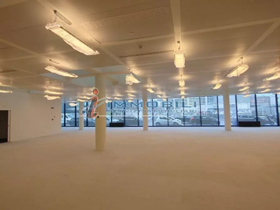 Immagine 23 di Ufficio in affitto  in VIALE SARCA a Milano