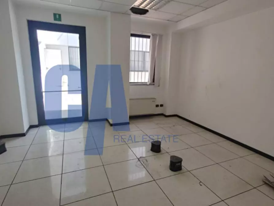 Immagine 13 di Magazzino in affitto  in VIA GROSIO a Milano