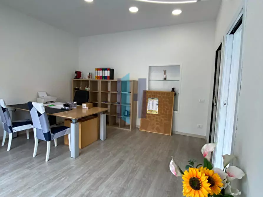 Immagine 2 di Negozio in vendita  in Via Fura 87 a Brescia