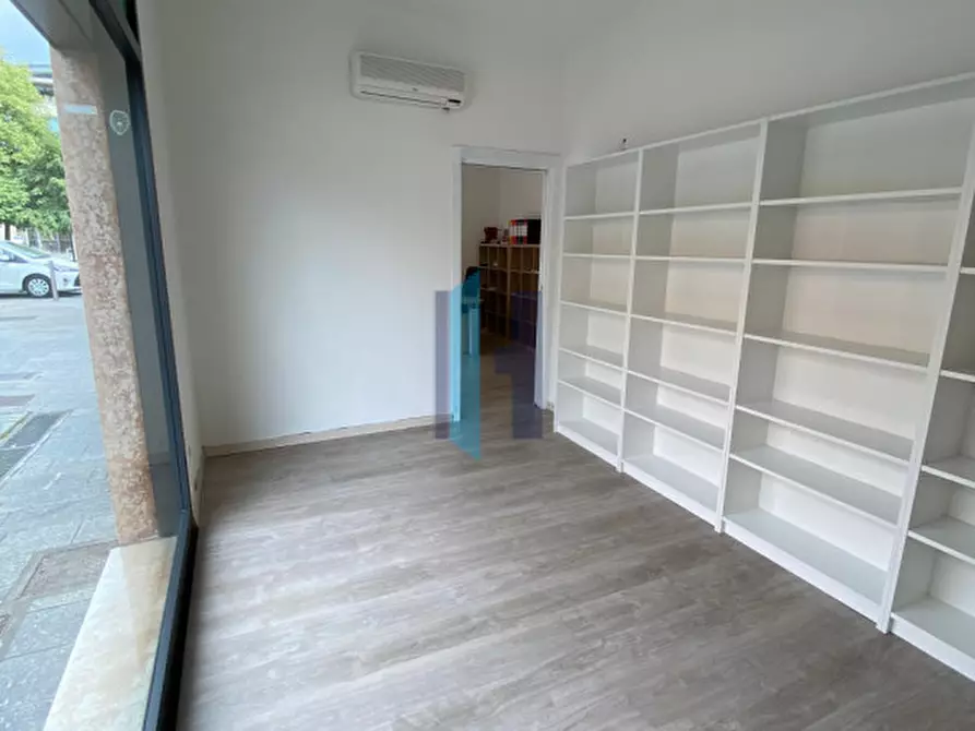 Immagine 7 di Negozio in vendita  in Via Fura 87 a Brescia