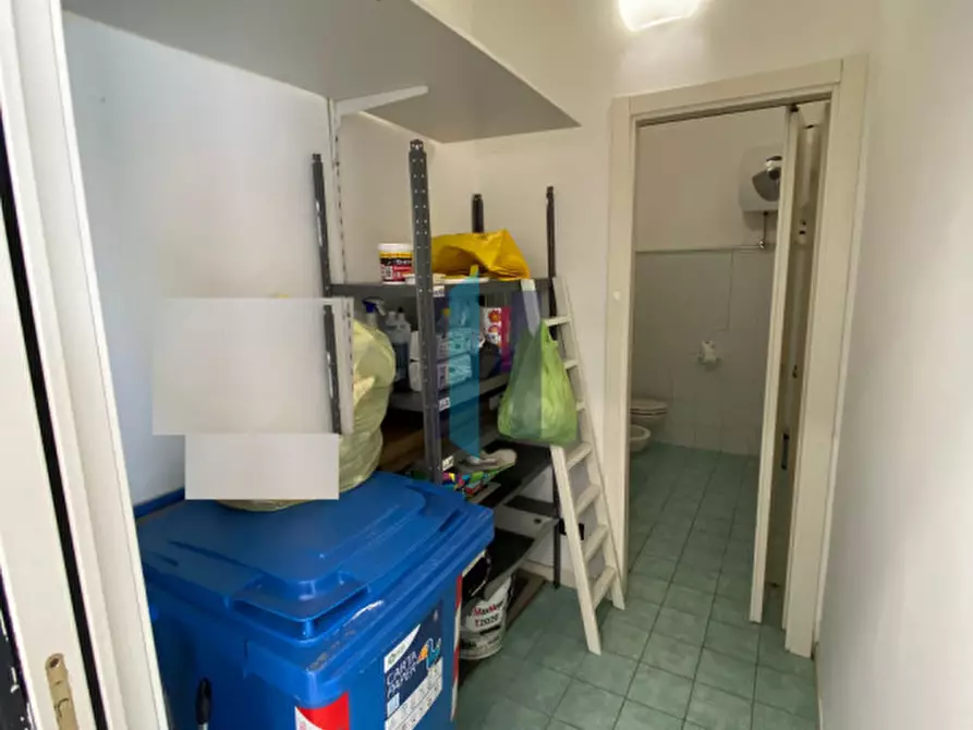 Immagine 10 di Negozio in vendita  in Via Fura 87 a Brescia
