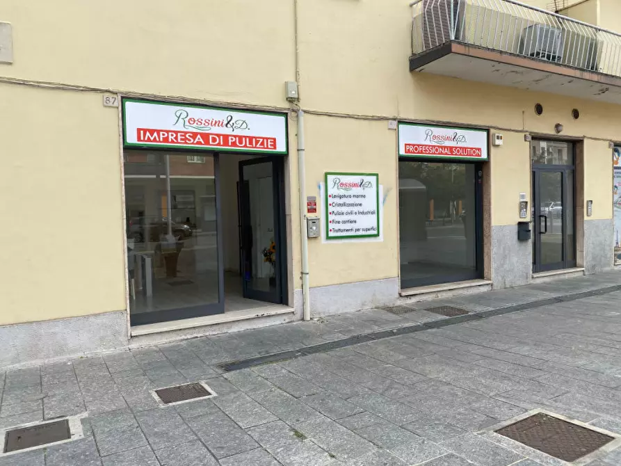 Immagine 12 di Negozio in vendita  in Via Fura 87 a Brescia