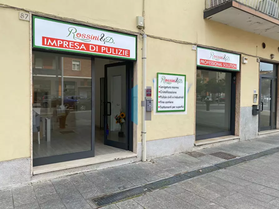 Immagine 13 di Negozio in vendita  in Via Fura 87 a Brescia