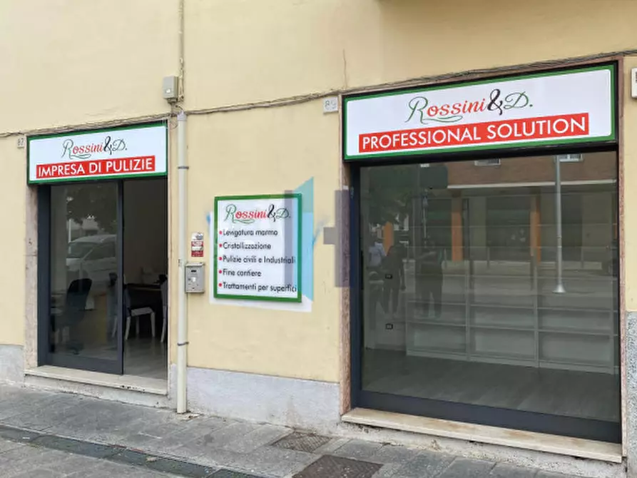 Immagine 14 di Negozio in vendita  in Via Fura 87 a Brescia
