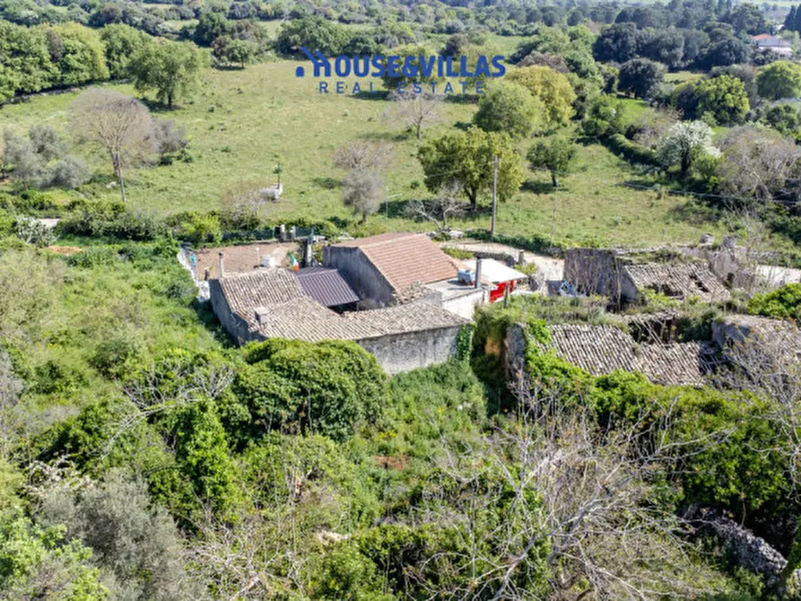 Immagine 1 di Villa in vendita  in rigolizia a Noto