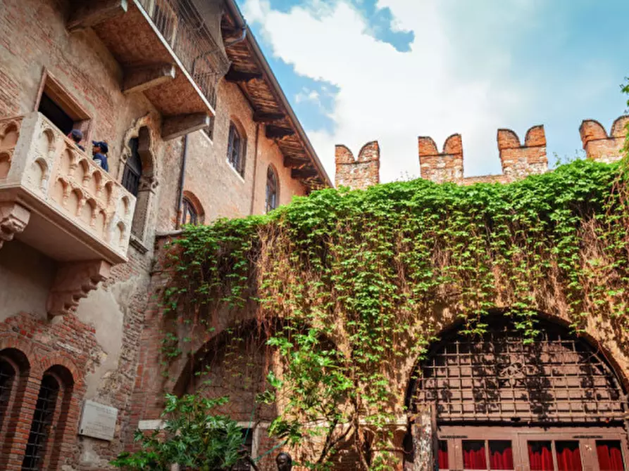 Immagine 2 di Appartamento in vendita  in Via Mazzini a Verona