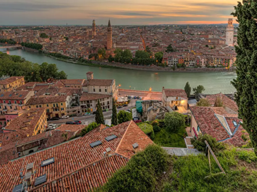 Immagine 17 di Appartamento in vendita  in Via Mazzini a Verona