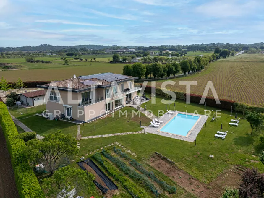 Immagine 1 di Villa in vendita  in Via Bettola a Lonato del Garda