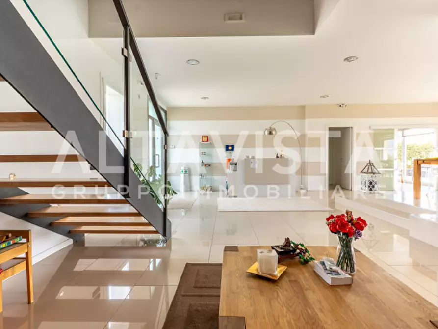 Immagine 15 di Villa in vendita  in Via Bettola a Lonato del Garda