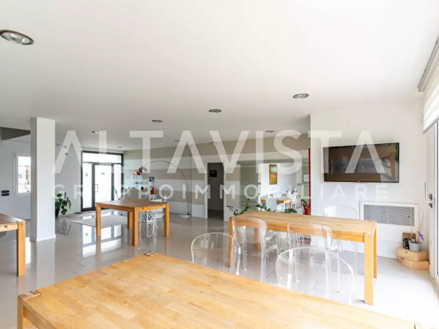 Immagine 27 di Villa in vendita  in Via Bettola a Lonato del Garda